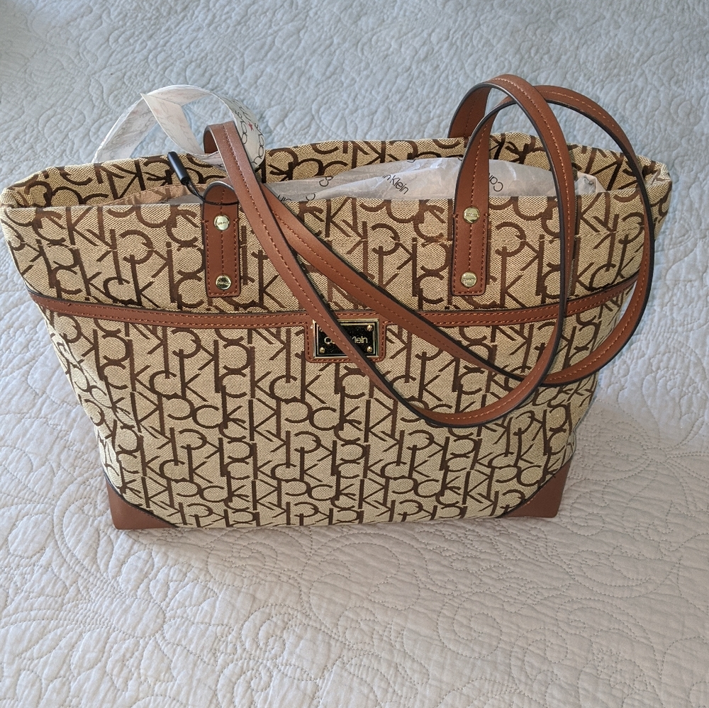 🏷️BOGO🆓 NWT Calvin Klein purse